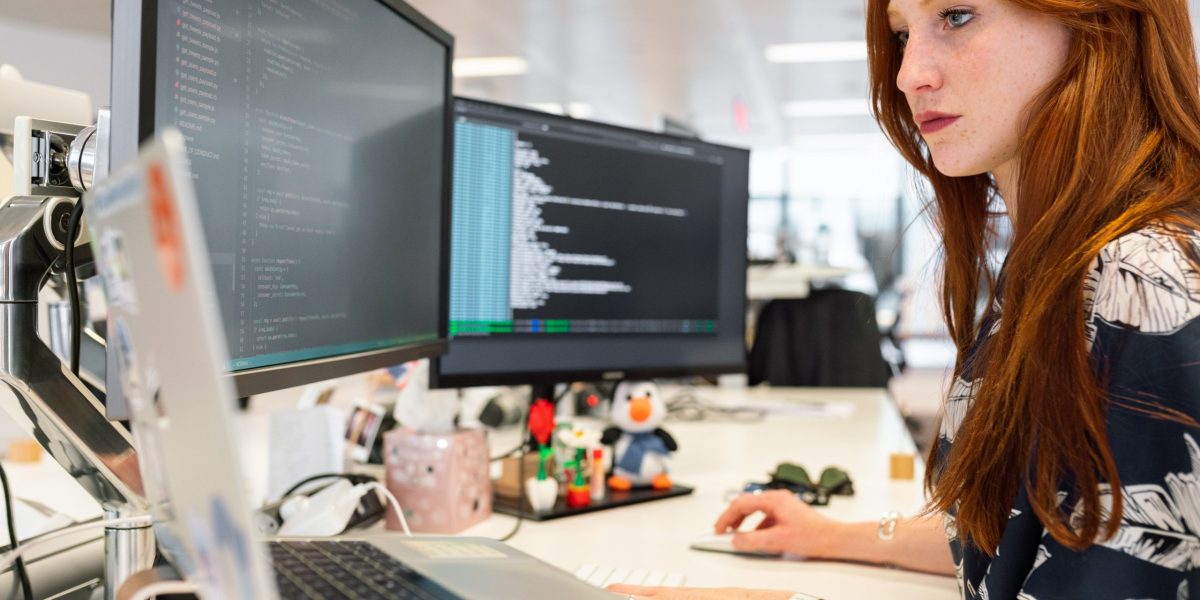 pexels-thisisengineering-3861958 média salário profissional TI