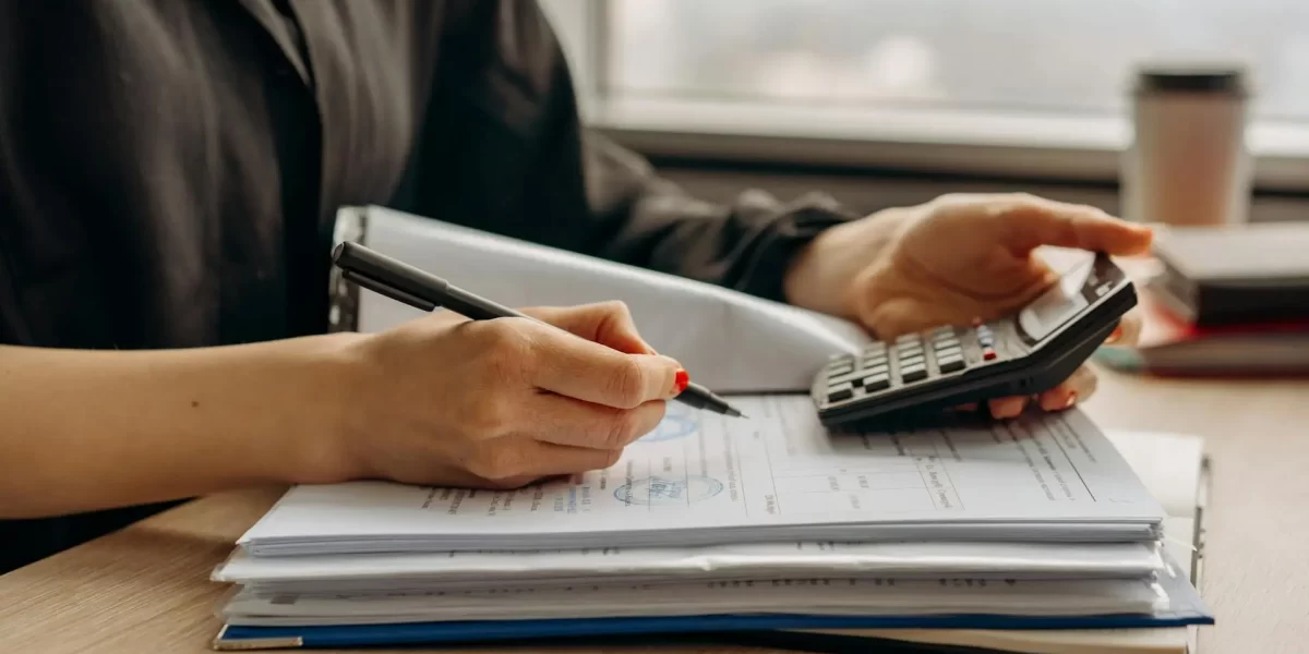 pexels-mikhail-nilov-8297031-_1_-min Rescisão contratual no Brasil